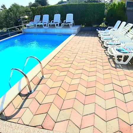 Mit Beheiztem Pool