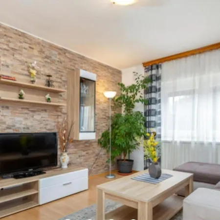 Mit Beheiztem Pool Kaštel