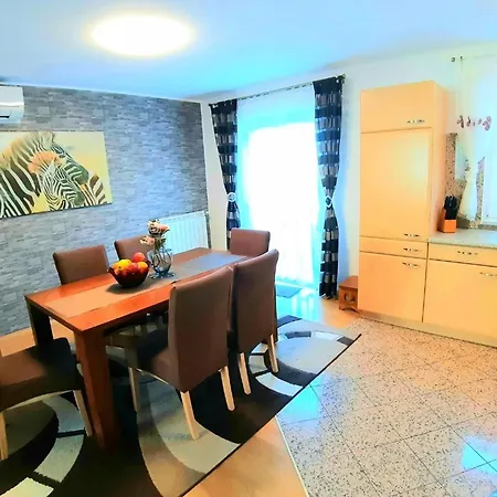 Mit Und Meerblick Holiday home Kastel